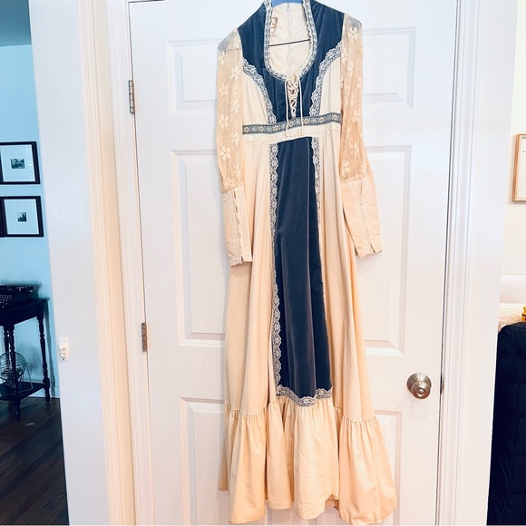 Gunne Sax Dresses & Skirts - VTG 1970s Gunne Sax by Jessica Maxi Dress Small Lace Sleeves Ivory + Blue Velvet